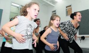 Pupils of Tanwood School for Performing Arts rehearse with Eylsia Lawrence