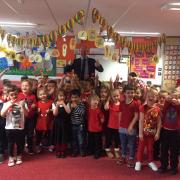Oakhurst School's reception class with North Swindon MP Justin Tomlinson.