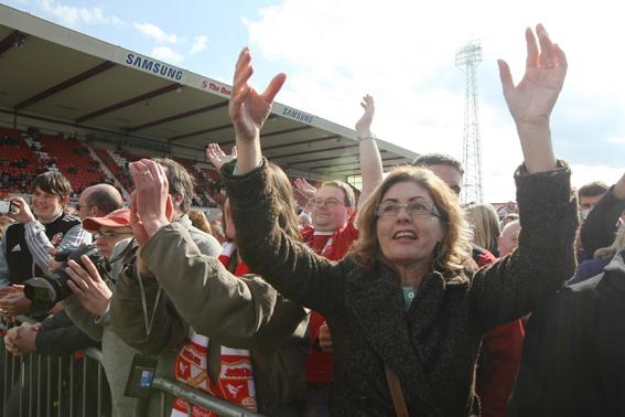 Sing-a-long-a-Paolo marks Swindon Town's promotion