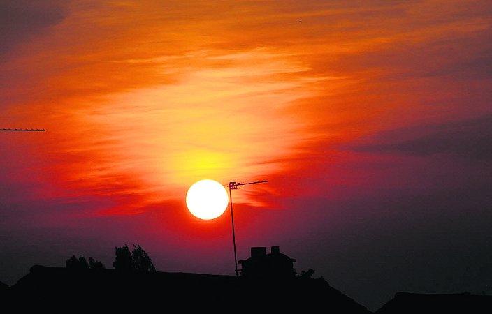 Pictures snapped by readers of the Swindon Advertiser. Sunset over Parks Estate 
Picture: Kevin Stares
