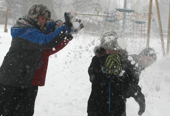 Children enjoying the snowy conditions at Penhill, Swindon 