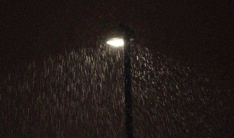 Snowflakes illuminated by a lamp-post. Picture by Ken Mumford