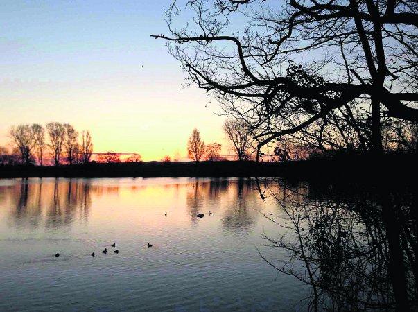 Swiindon Advertiser readers photographs
Sunrise over Coate Water
Picture: Clive Bassett 