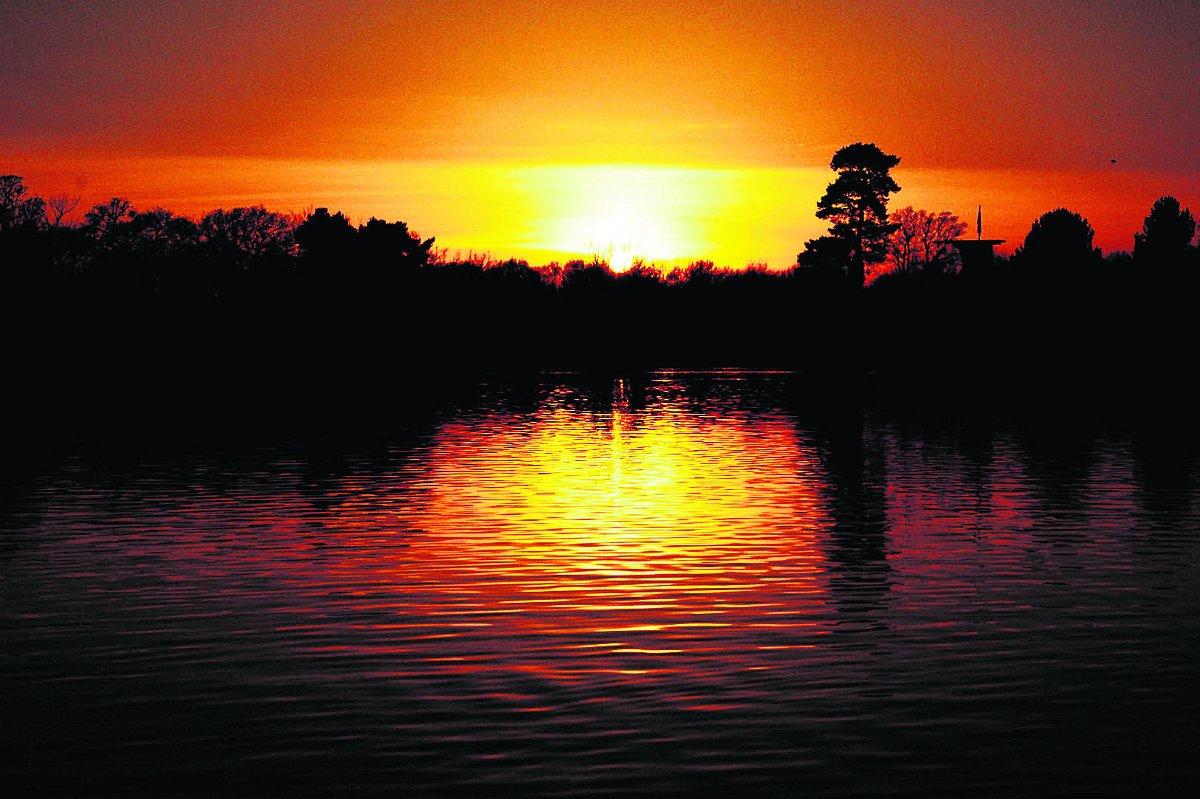 Swiindon Advertiser readers photographs
 Sunset at Coate Water
Picture: Stephen Arnold