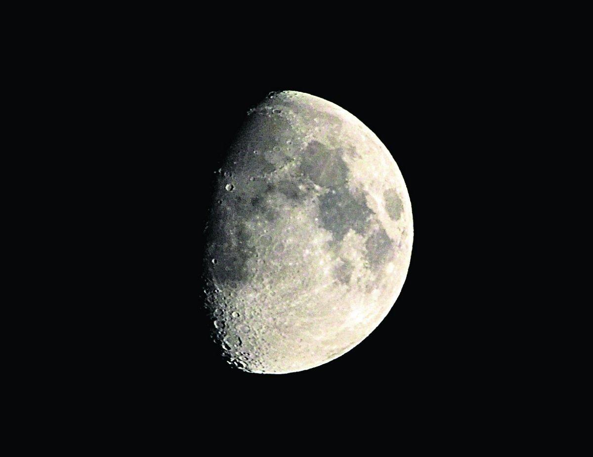 Swiindon Advertiser readers photographs
Saturday Night Moon from Wroughton
Picture: CHRIS MOODY