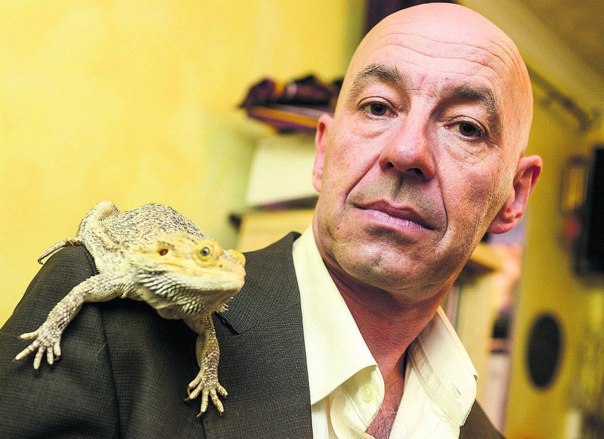  Why is former XTC star and Shriekback frontman Barry Andrews hanging out with a lizard?