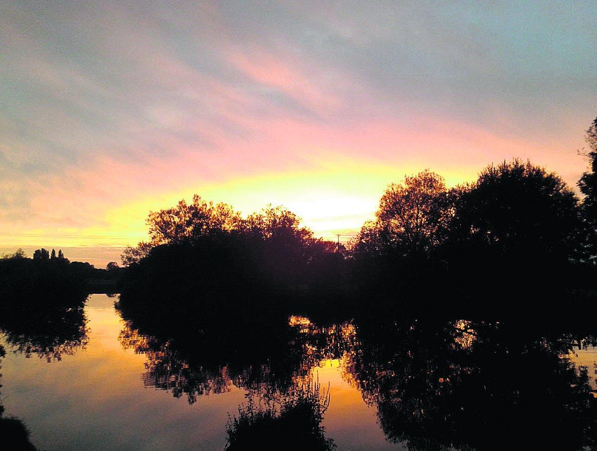 Swiindon Advertiser readers photographs
Sunset over the River Thames at Lechlade
Picture: Jules Ward