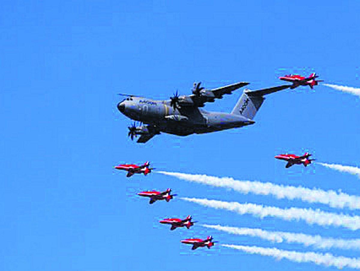 Swiindon Advertiser readers photographs
The Red Arrows
Picture: Martyn Jelley