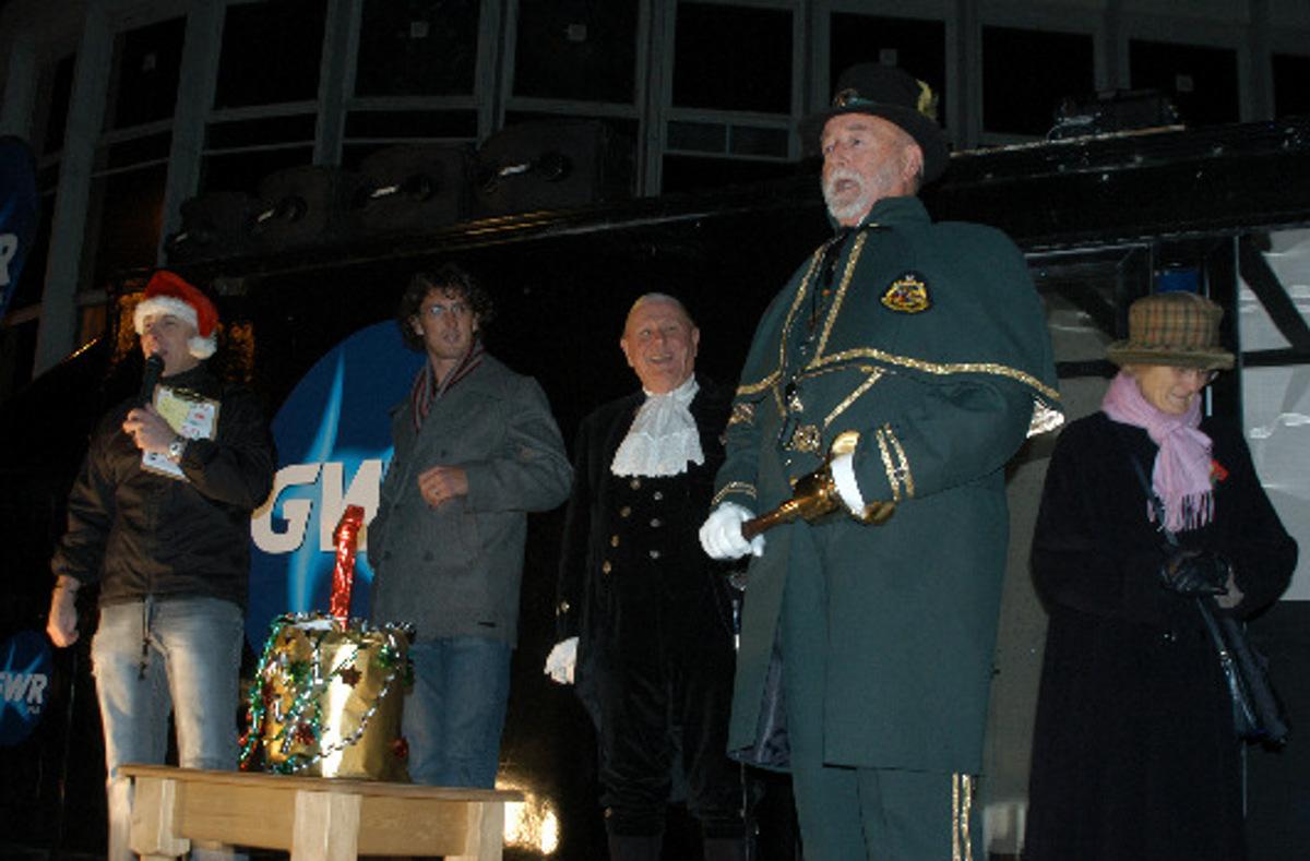 Fred 2005: Old Town christmas lights l-r; John Lewis (Glos and England cricketer) David Margessor (High Sherrif of Wiltshire) and Fred Ferris (town crier)