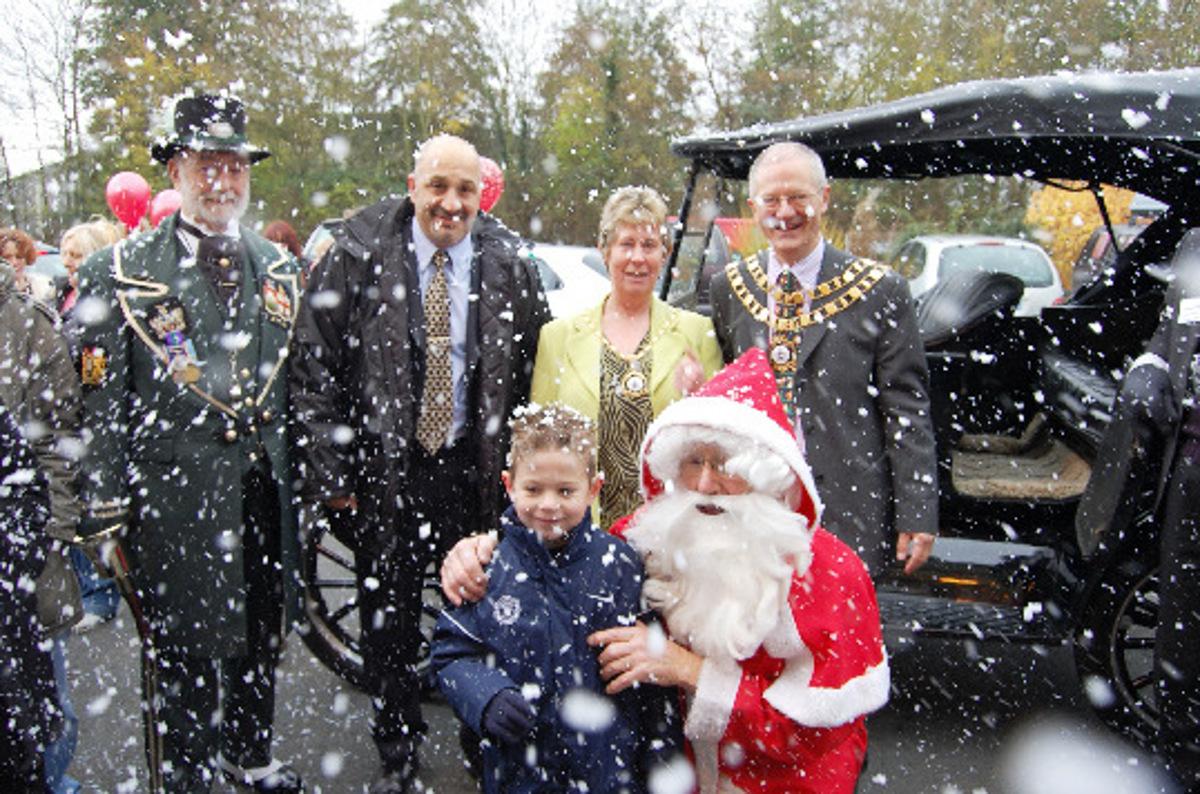 Snow came early for Santa’s arrival at Wyevale Garden Centre in Swindon (pictured left to right, back row) Mayor of Swindon, Councillor Michael Barnes and Mayoress, Mrs Sue Barnes, Garden Centre Manager, Renato Marturano, Swindon’s Town Crier, Fred Fe