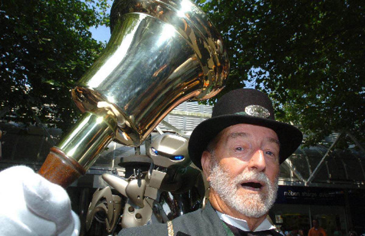 Fred 2006: Brunel Brunel 200 launch at Havelock Square Cyberstein creaps up on town crier Fred Ferris 