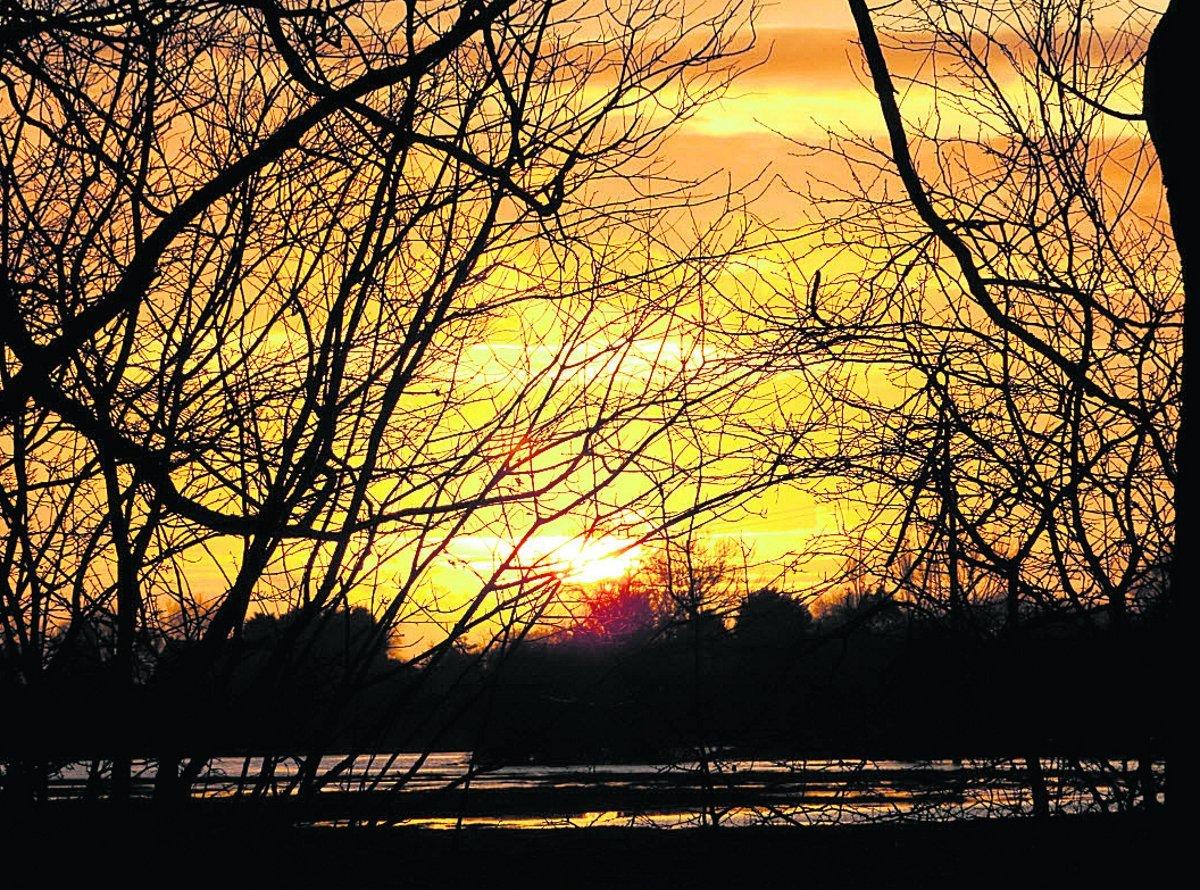 Swiindon Advertiser readers photographs
Sunset over a flooded Lechlade
Picture: KEITH SMITH