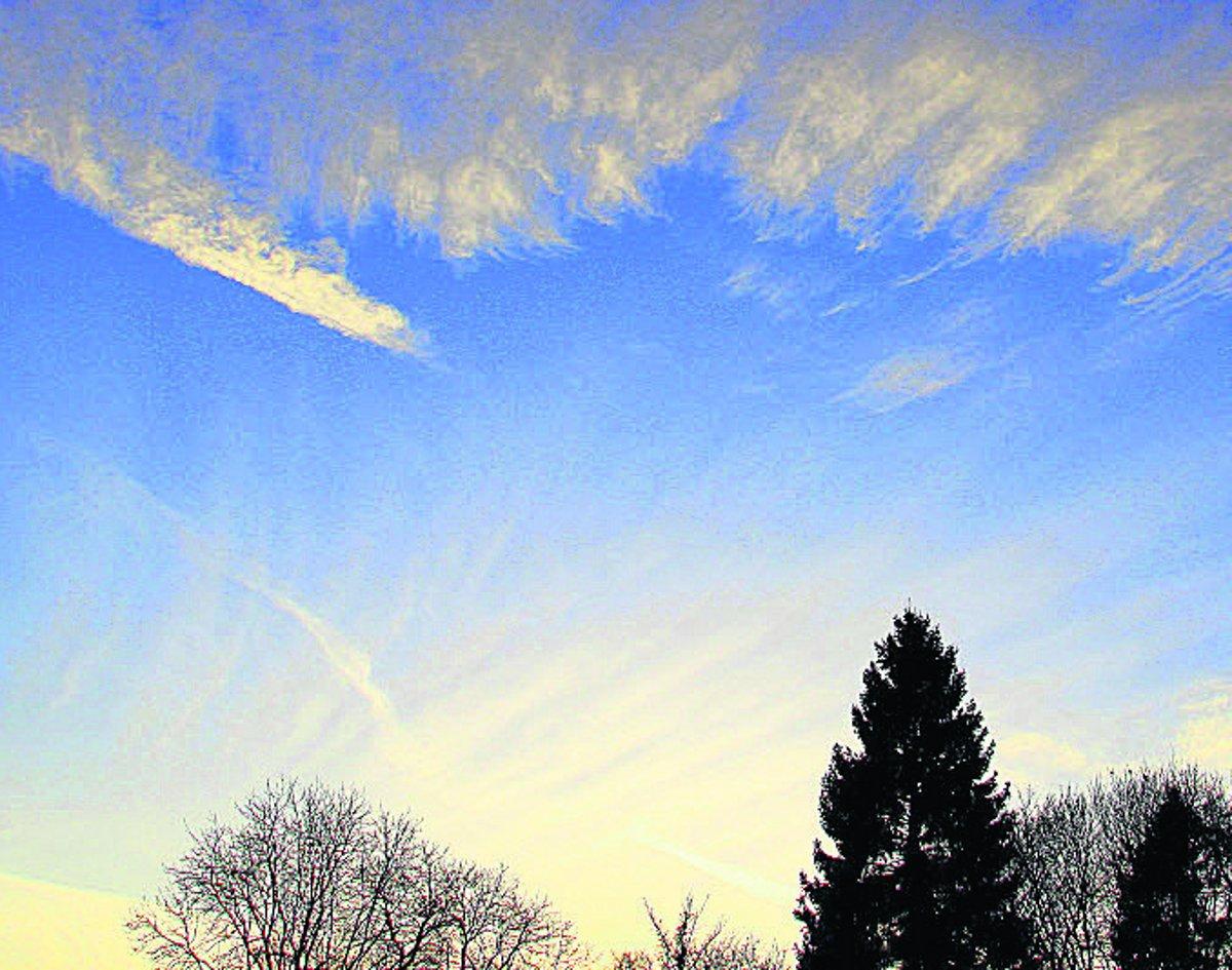 Swiindon Advertiser readers photographs
Cirrus clouds just before sunset today over Lawns Chase
Picture: KEVIN JOHN STARES