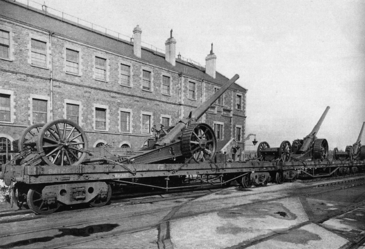 The GWR Works played a vital role in supplying not only trains, but also ammunition, gun parts, and even complete artillery pieces like these 6'' 'Naval' guns.
