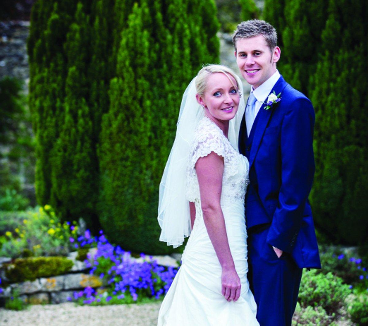 Send us your pictures to pcole@swindonadvertiser.co.uk
n Amy Norman and Miles Holloway were married at Bampton Church                Picture: Redhouse Photography