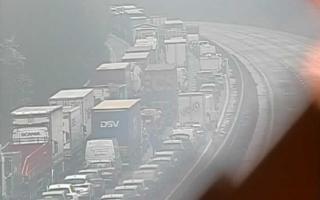 Traffic after the crash on the M4