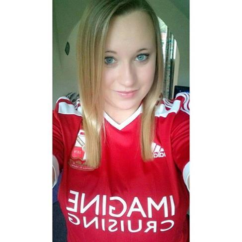 laurenmac says: Standard matchday selfie📷⚽ #stfc #Wembley #playofffinal 🐝🐝🐝
