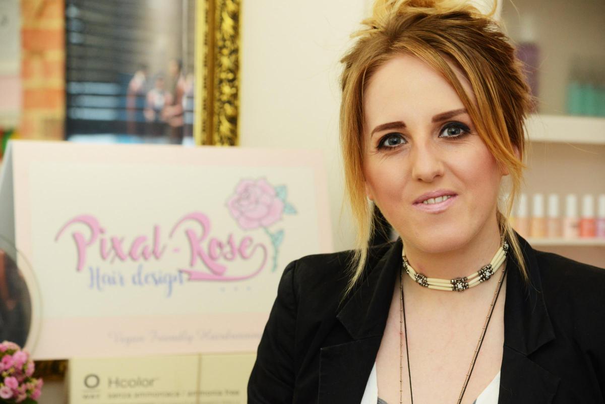 Vegan hair salon removes mirror from workstation to improve wellbeing of  clients | Swindon Advertiser