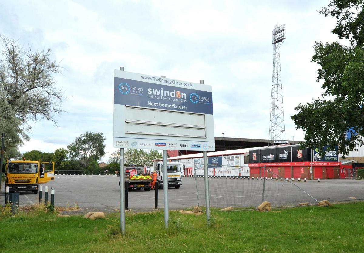 Swindon Town lining up deals for defender Will Evans and striker Tyrese Omotoye, reports