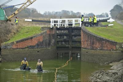 Swindon Advertiser: Lock gates replaced at famous Caen Hill Locks