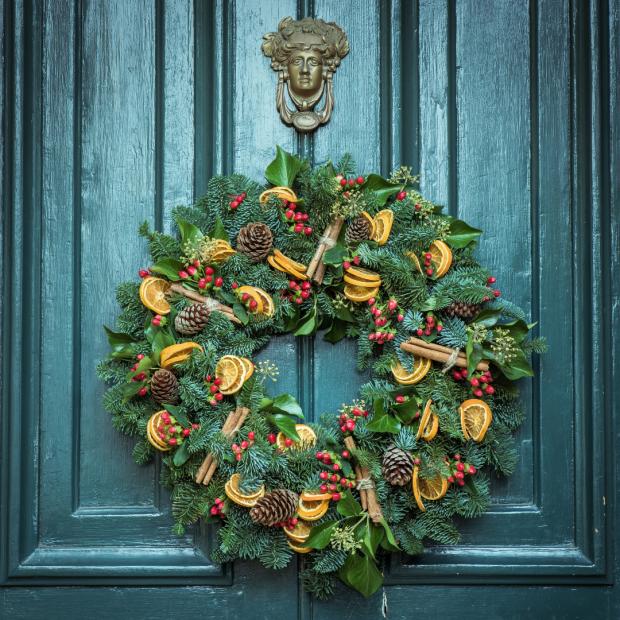 Swindon Advertiser: Christmas wreath on a blue door. Credit: Canva