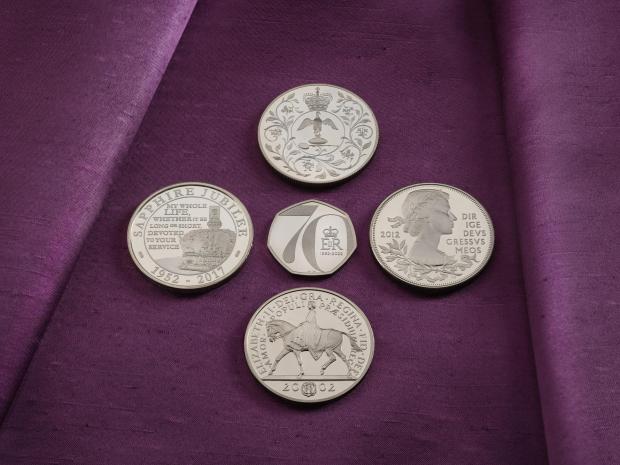 Swindon Advertiser: Royal Mint unveil commemorative 50p for Queen’s Platinum Jubilee (The Royal Mint)