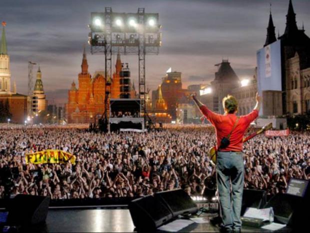 Swindon Advertiser: Paul McCartney performs in Red Square to 100,000 Russians. Photo: Bill Bernstein MPL