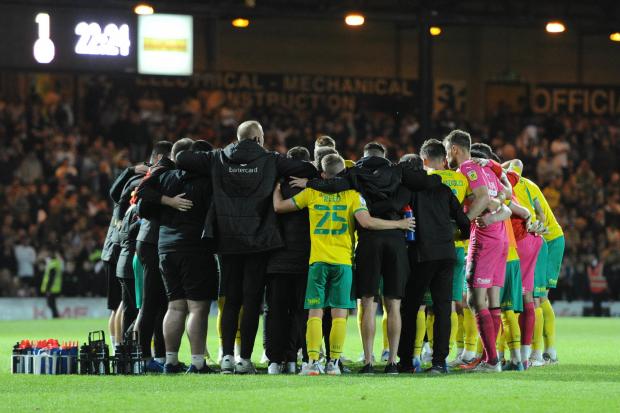 The Swindon squad huddle at the final whistle with penalties looming during the match between  Port Vale  and Swindon Town at Vale Park Stadium , Port Vale, England on thursday the 19th of May 2022. The EFL League Two, Play-Off semi-final , Second Leg,