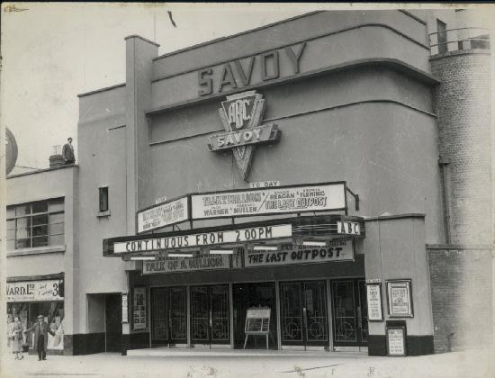 Swindon Advertiser: The Savoy cinema, before it was turned into a Wetherspoons