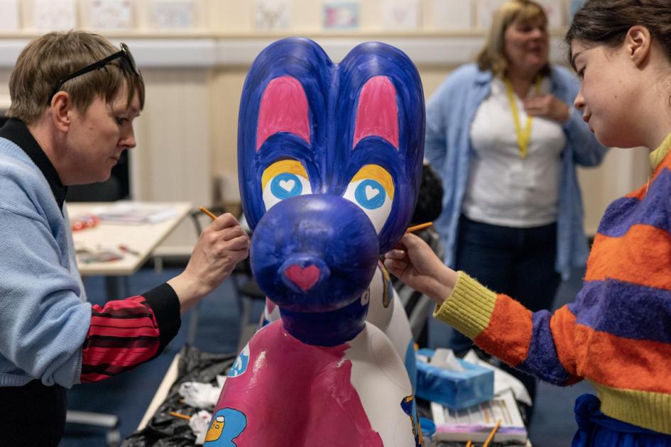 Swindon’s Youth Justice Service designing Swinpup sculpture