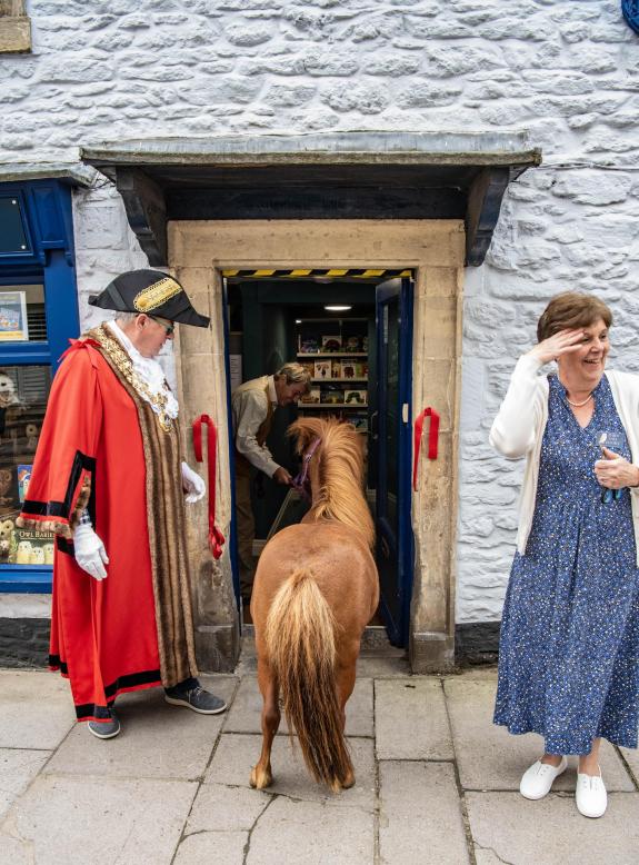 Swindon Advertiser: Beanstalk the Shetland pony trotting into the bookshop after the ribbon cutting Swindon Advertiser: Beanstalk the Shetland pony trotting into the bookshop after the ribbon cutting