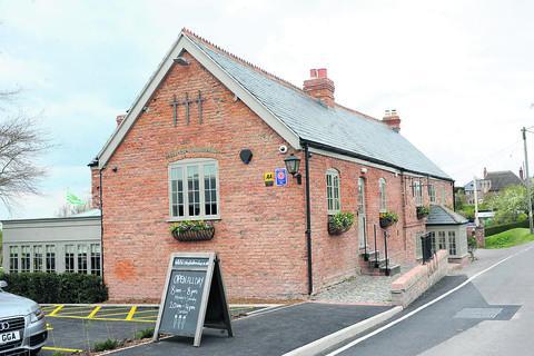 Muddy Stilettos rank 3 Wiltshire pubs as top spots for roast 