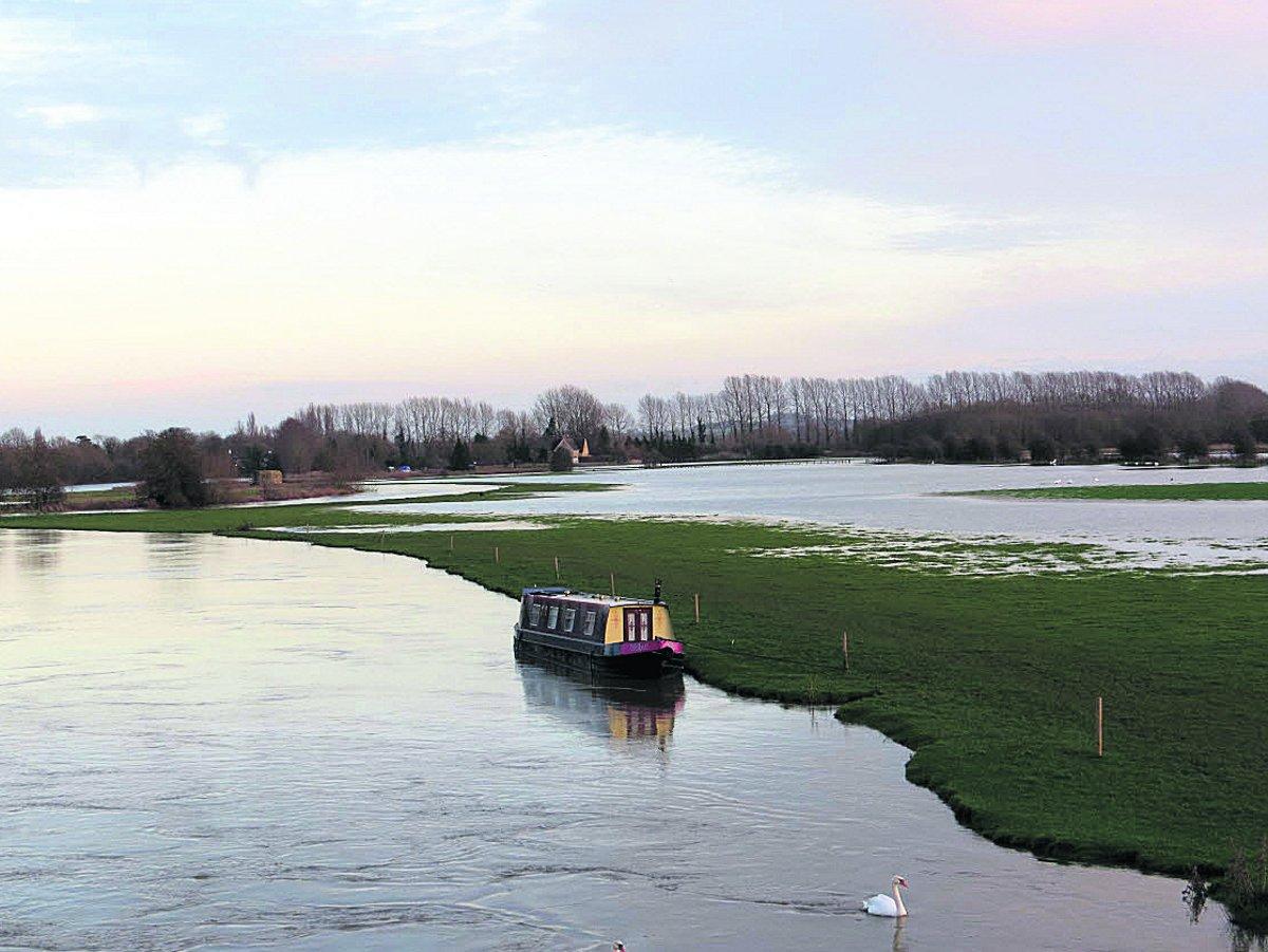 Swiindon Advertiser readers photographs
The Thames bursts its banks at Lechlade
Picture: KEITH SMITH