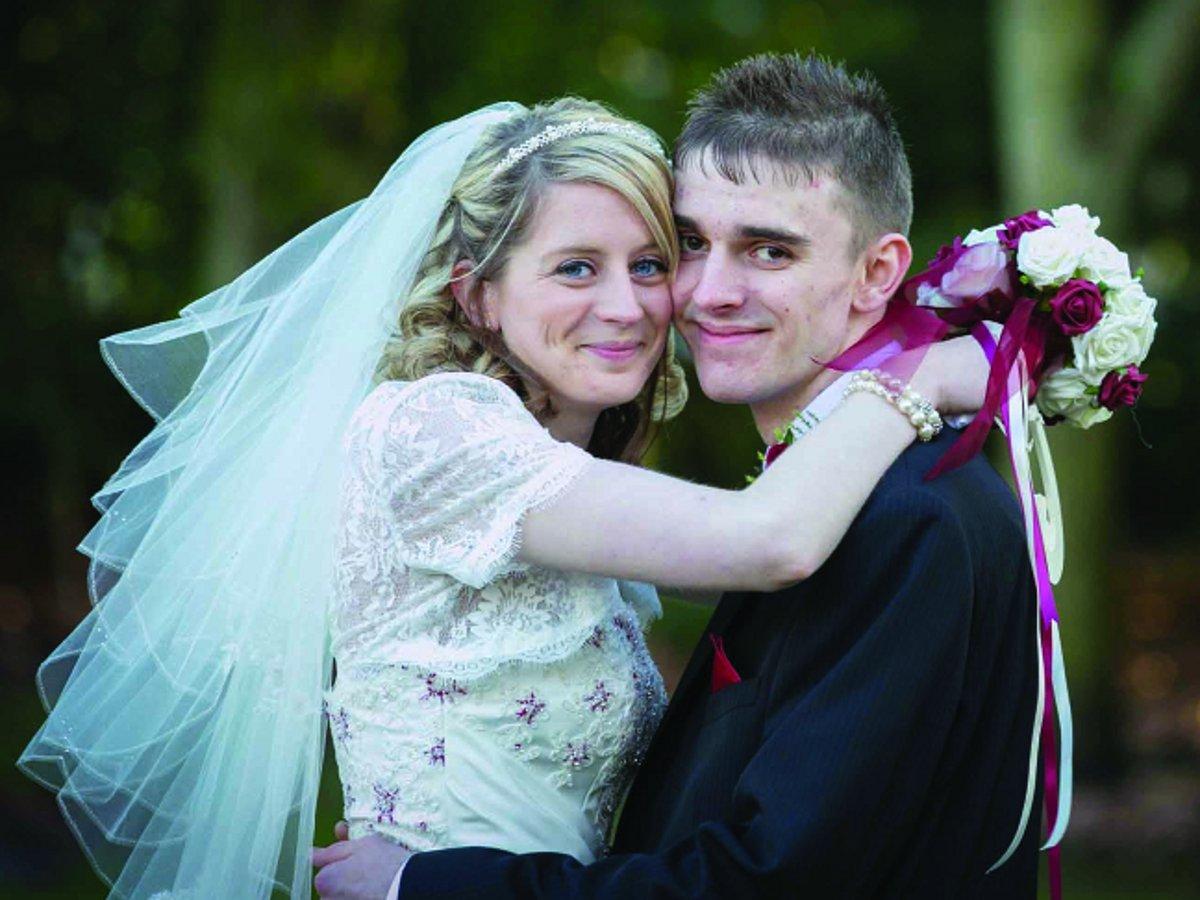 Send us your pictures to pcole@swindonadvertiser.co.uk
Sarah Brack and Karl Evans were married at Swindon Register Office
      Picture: Redhouse Photography