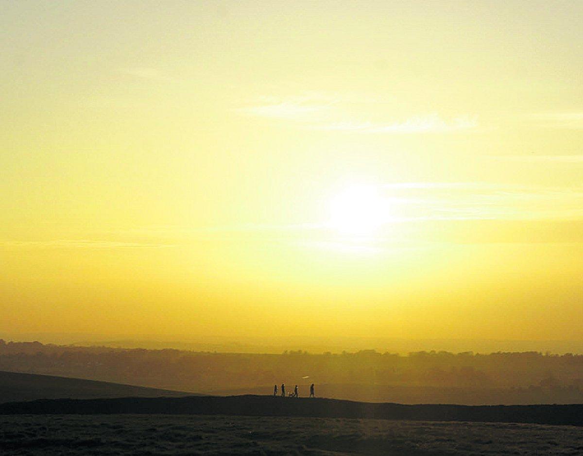 Swiindon Advertiser readers photographs
A family walking the boundary of Barbury Castle at sunset
Picture: PETER REEVES