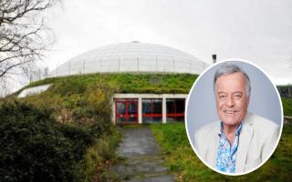 DJ Tony Blackburn has shared his thoughts on the demise of Swindon's Oasis Leisure Centre ahead of his show in the town.